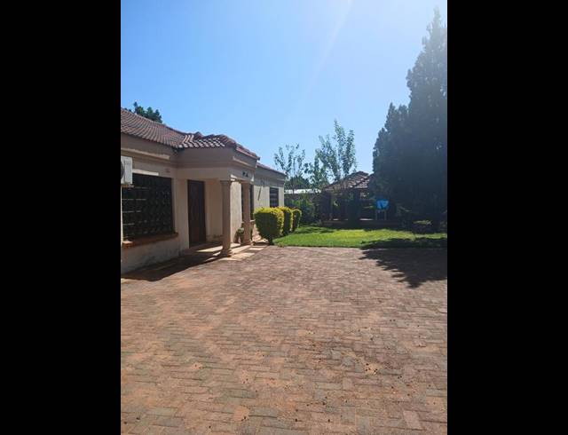 4 BEDROOM HOUSE FOR SALE IN MOKOPANE RURAL